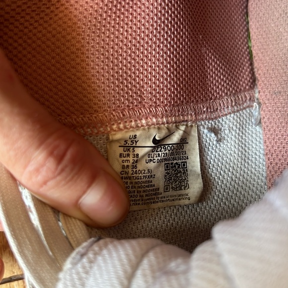 Pink high top Nike shoes - Picture 3 of 4